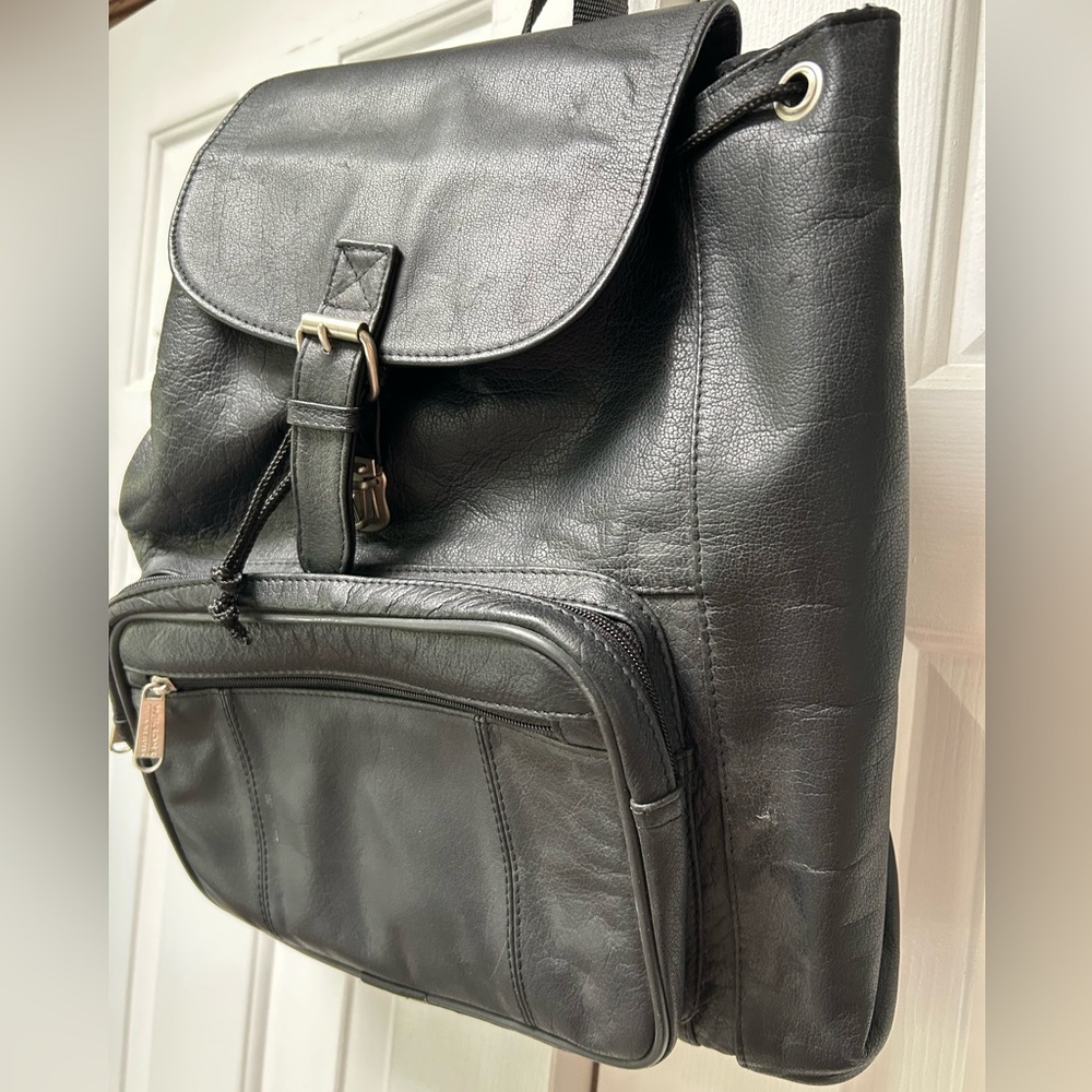 Wilson’s Leather black backpack, Huge unused, in pristine shape. Pewter hardware